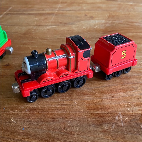 2 x Thomas & Friends Metal Take n Play Trains “Henry” and “James” - Picture 5 of 7